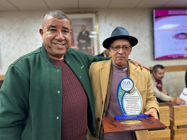 "لقاء علميا تحت عنوان  "التاريخ بين المعرفة الأكاديمية والمعرفة المدرسية: قضايا وإشكالات