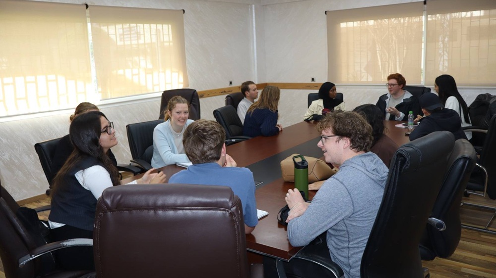  "الحلقة الأولى من سلسلة اللقاءات العلمية التي تحمل عنوان: "برامج التبادل اللغوي والثقافي بين المغرب وأمريكا: الفرص والتحديات